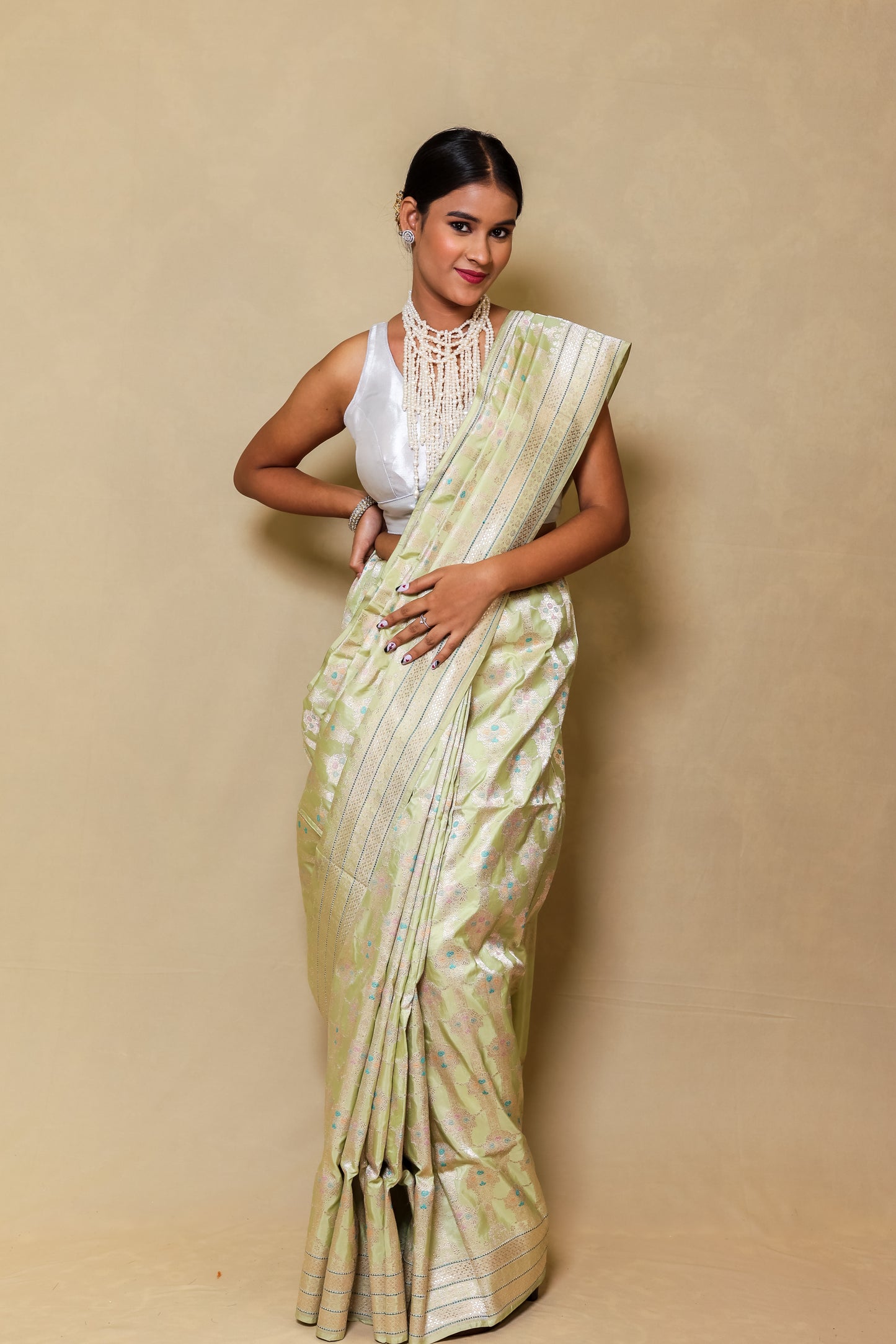 Cream Tissue Border Booty Pure Handloom Banarasi Saree