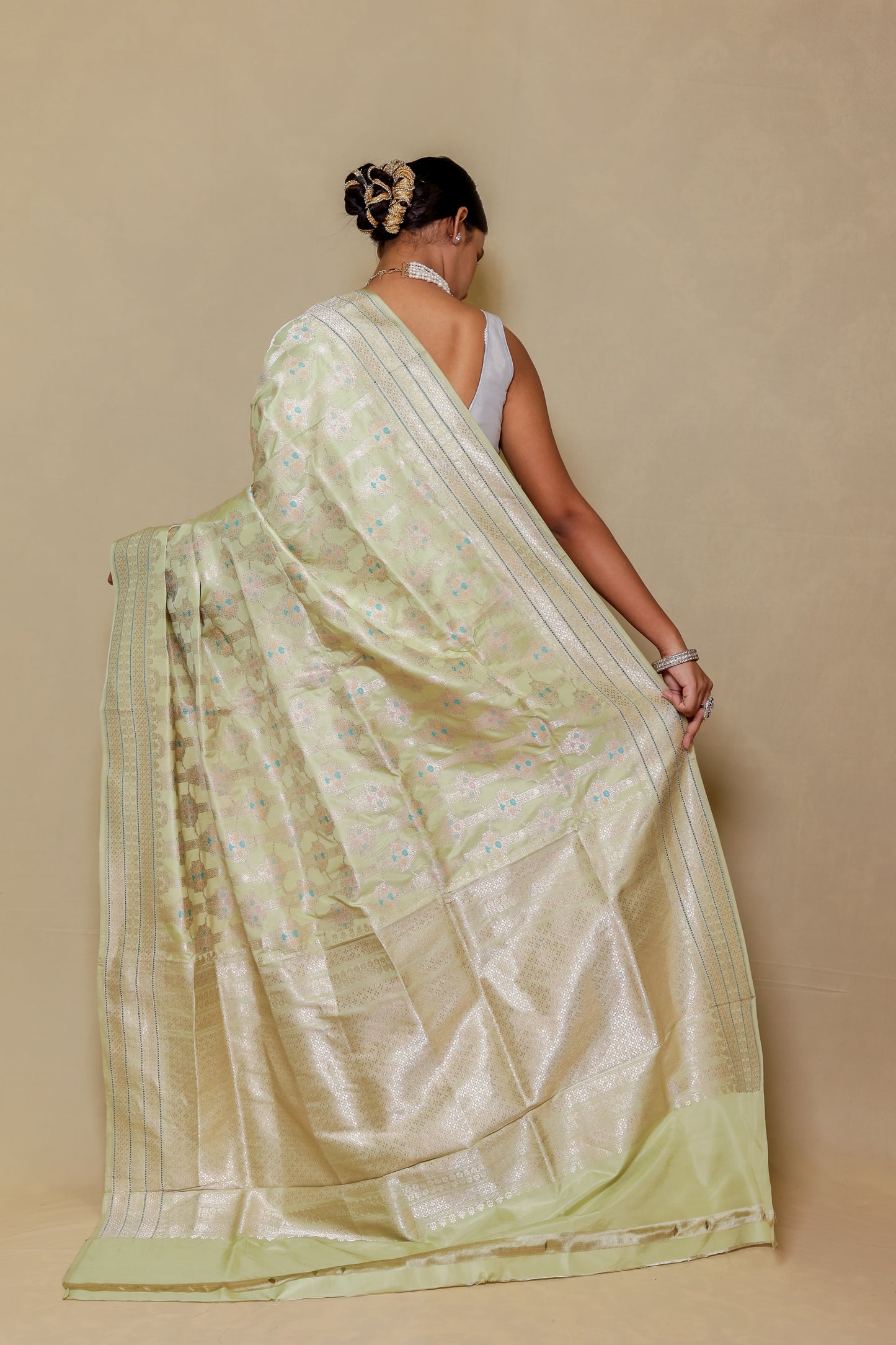 Cream Tissue Border Booty Pure Handloom Banarasi Saree