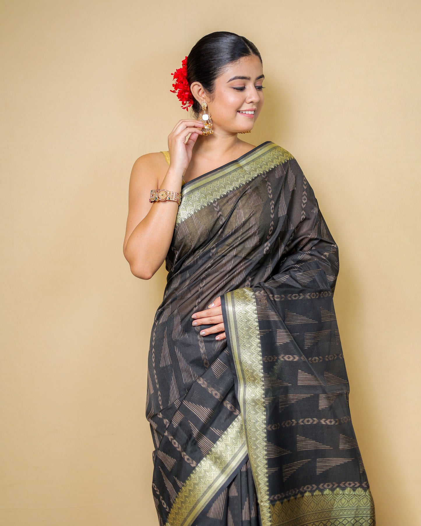 Elegant Black & Gold Woven Silk Saree with Blouse Piece – 6m Saree + 2m Blouse