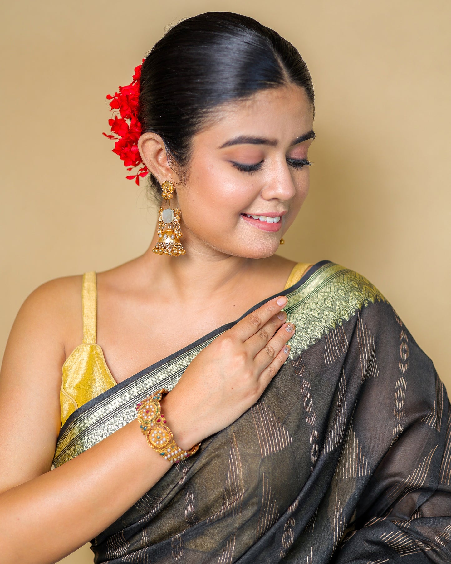 Elegant Black & Gold Woven Silk Saree with Blouse Piece – 6m Saree + 2m Blouse