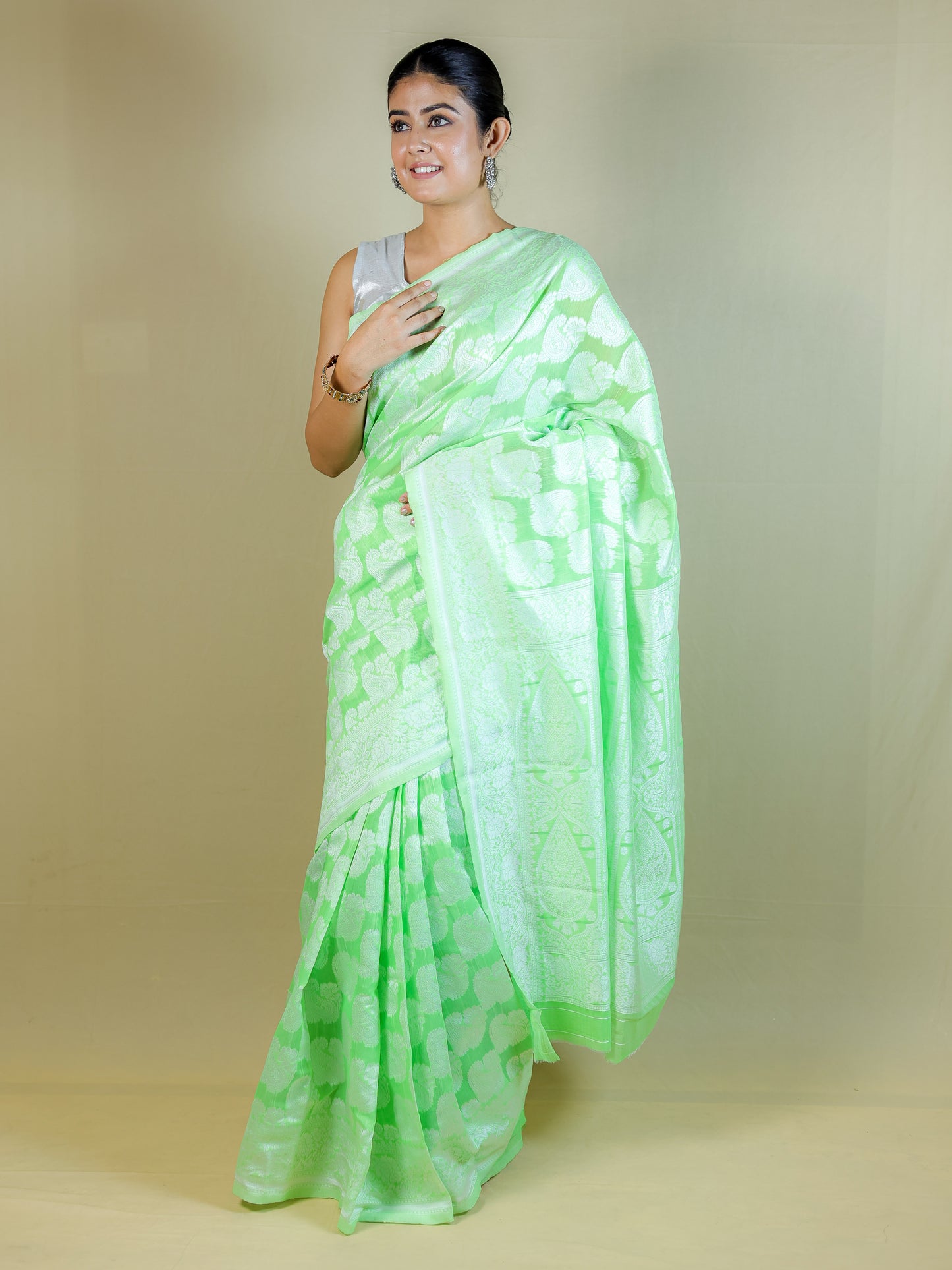 Elegant Green Cotton Saree with Blouse Piece – Daily & Festive Wear