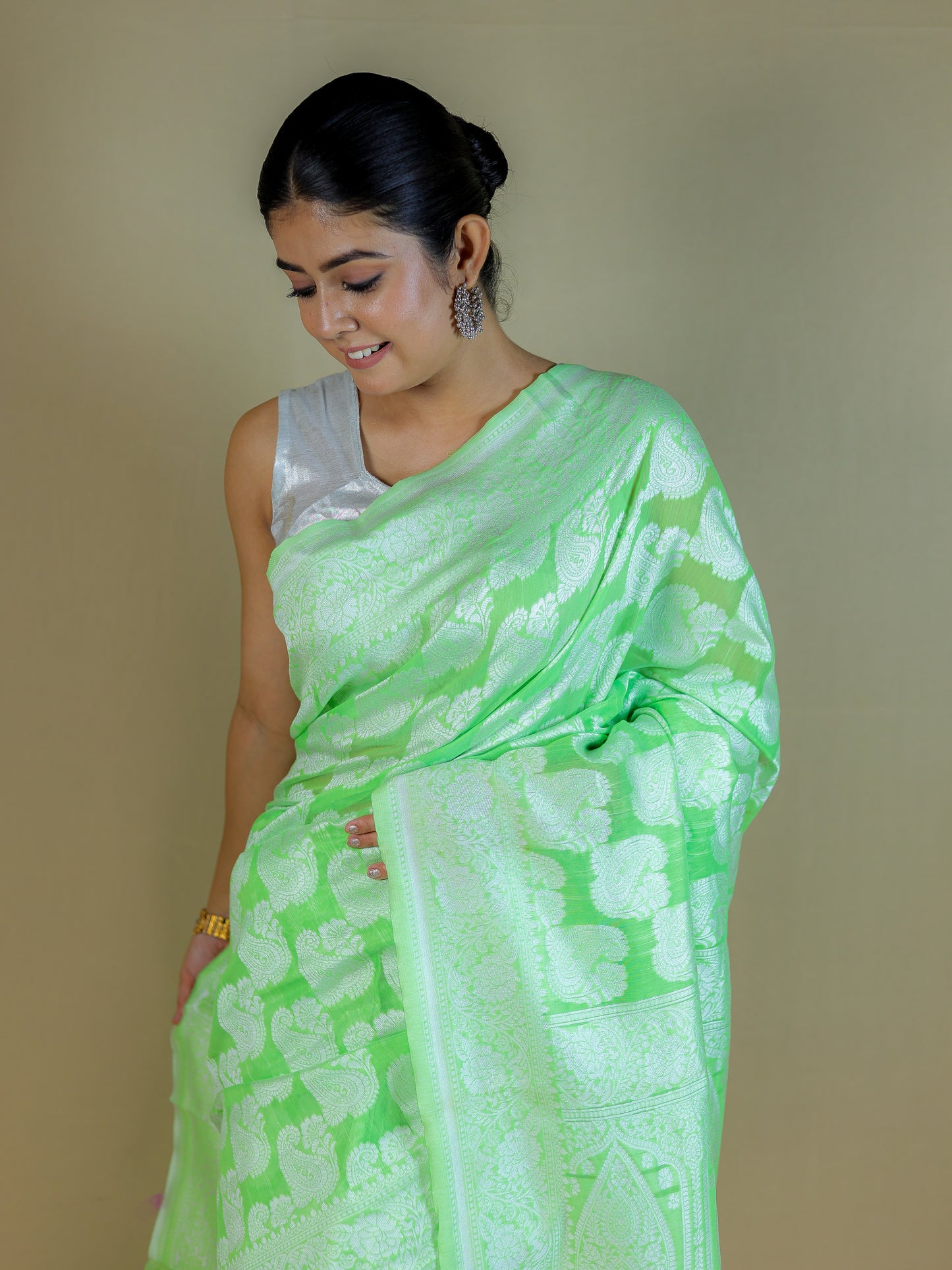 Elegant Green Cotton Saree with Blouse Piece – Daily & Festive Wear