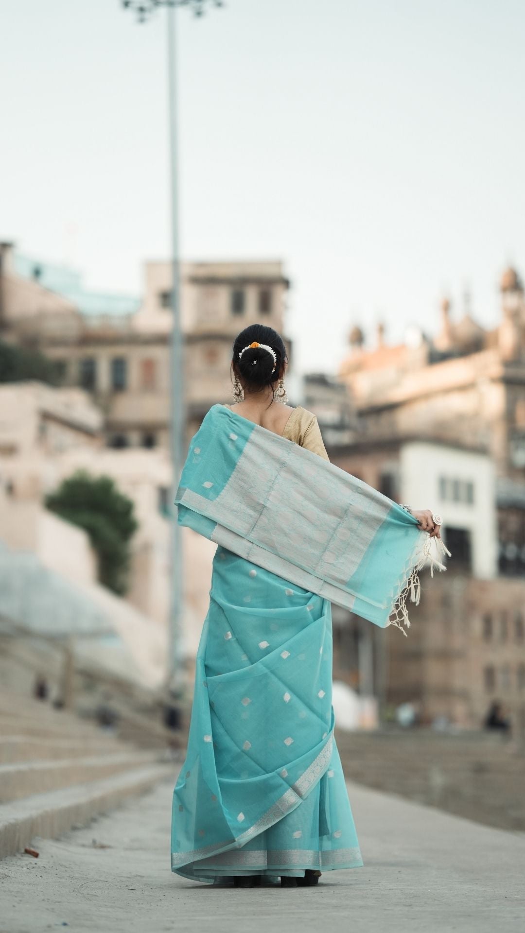 Nilen Noor – Cotton Tissue Zari Booti Saree