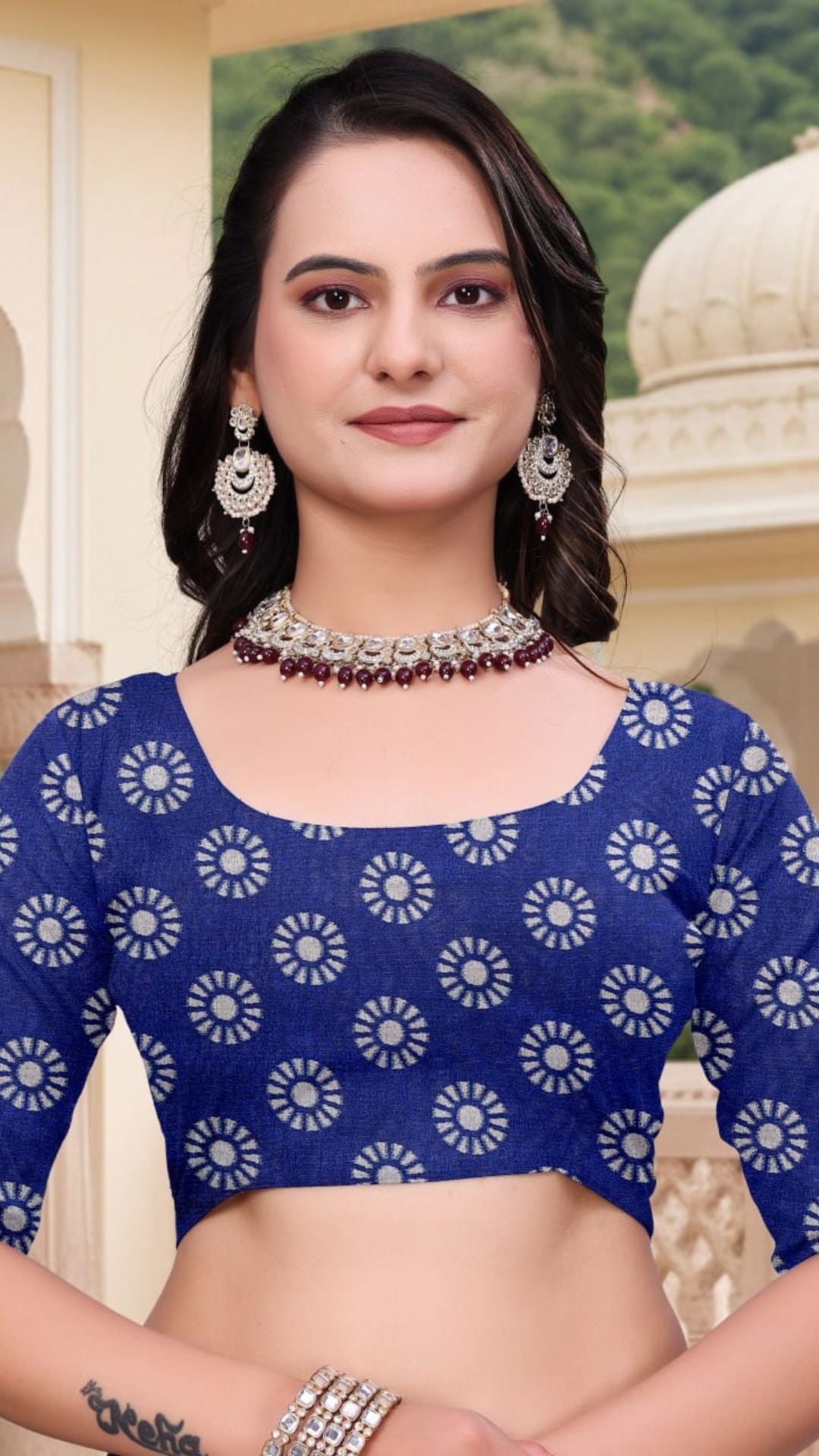 Elegant Green Mal Cotton Saree with Blue Designer Pallu & Woven Prints