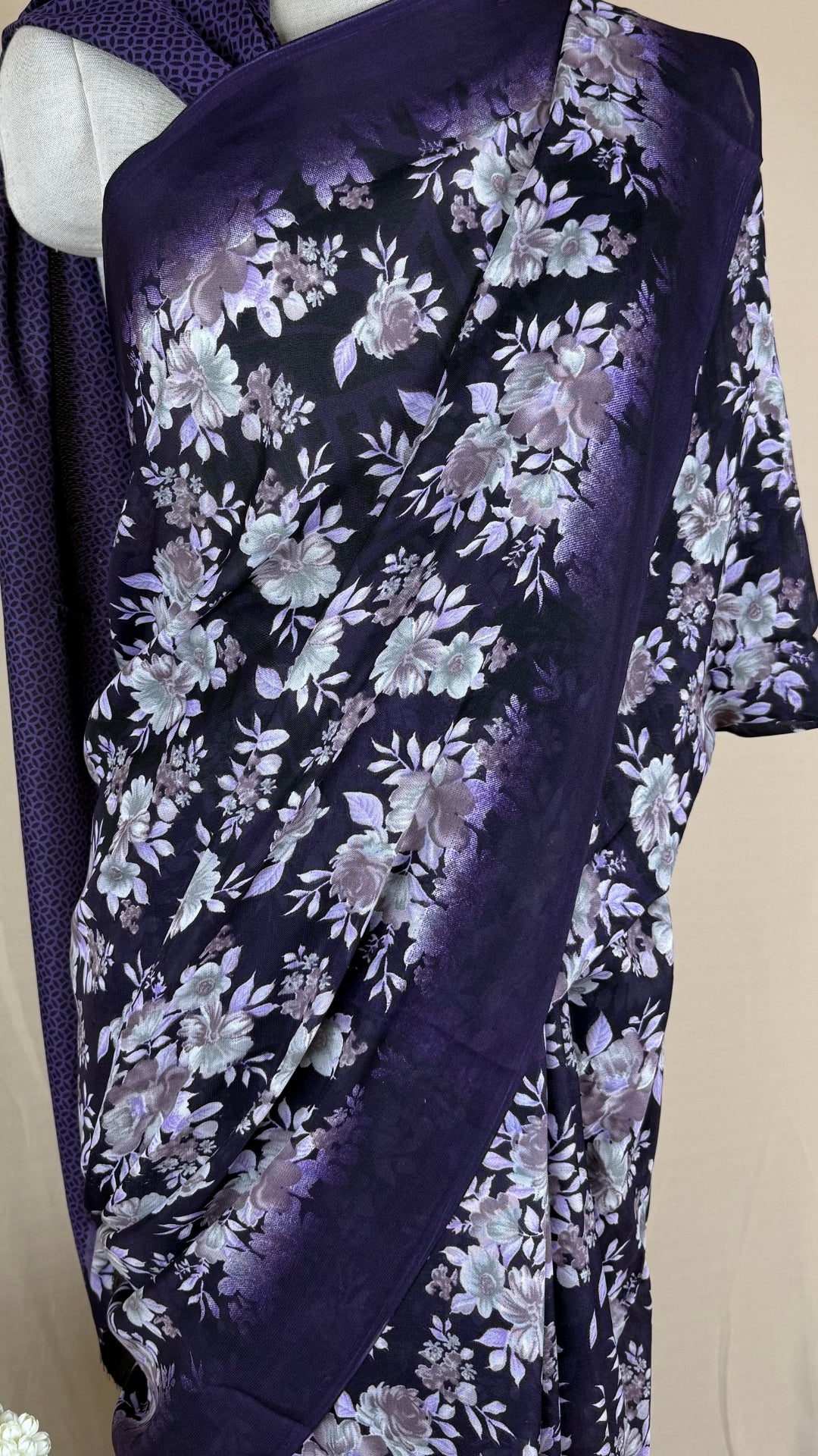 Elegant Lavender Georgette Saree with Abstract Floral Print & Matching Blouse Piece – Lightweight Daily & Party Wear Saree for Women