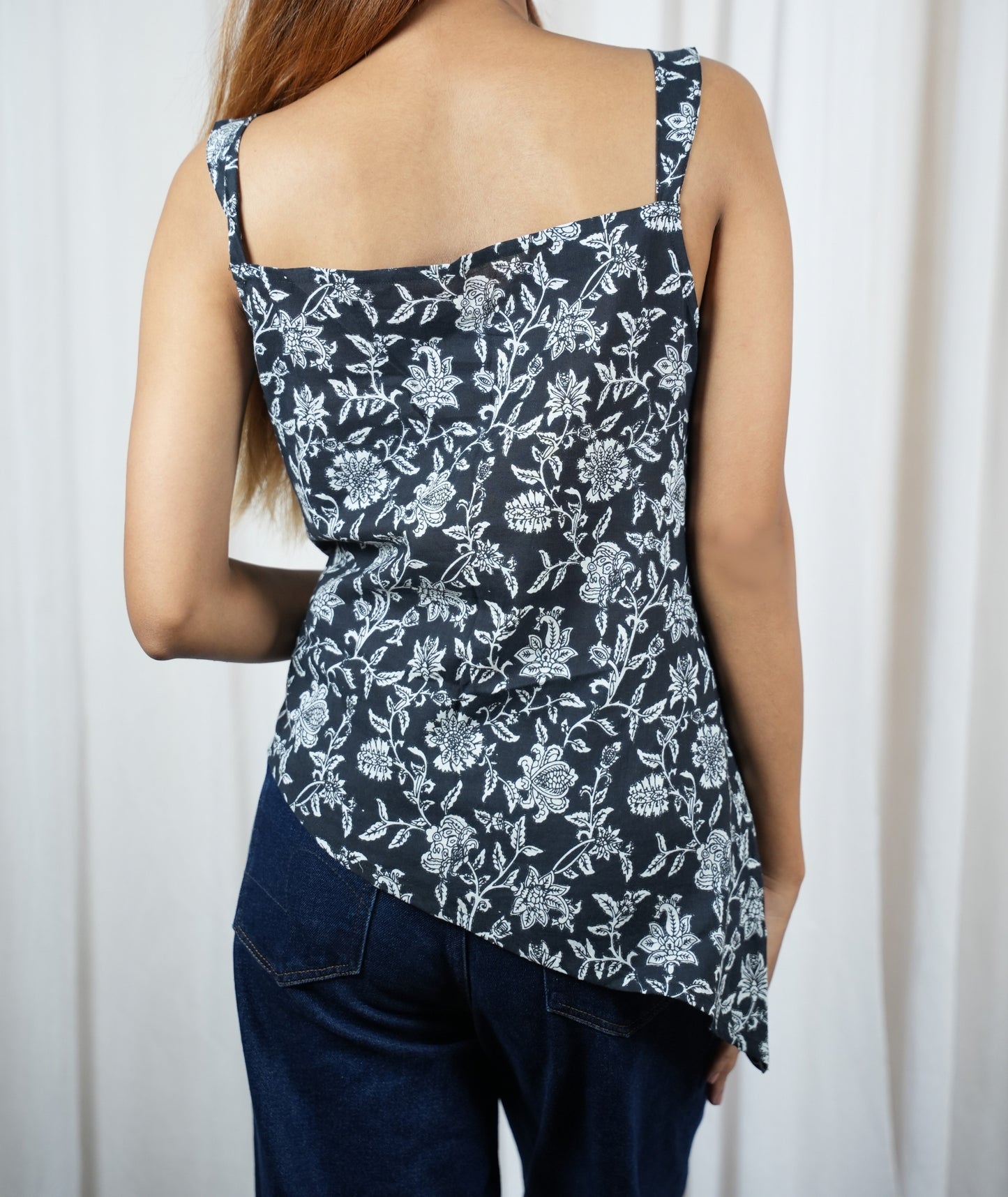 Women's Indigo Black & White Floral Print Sleeveless Kurti