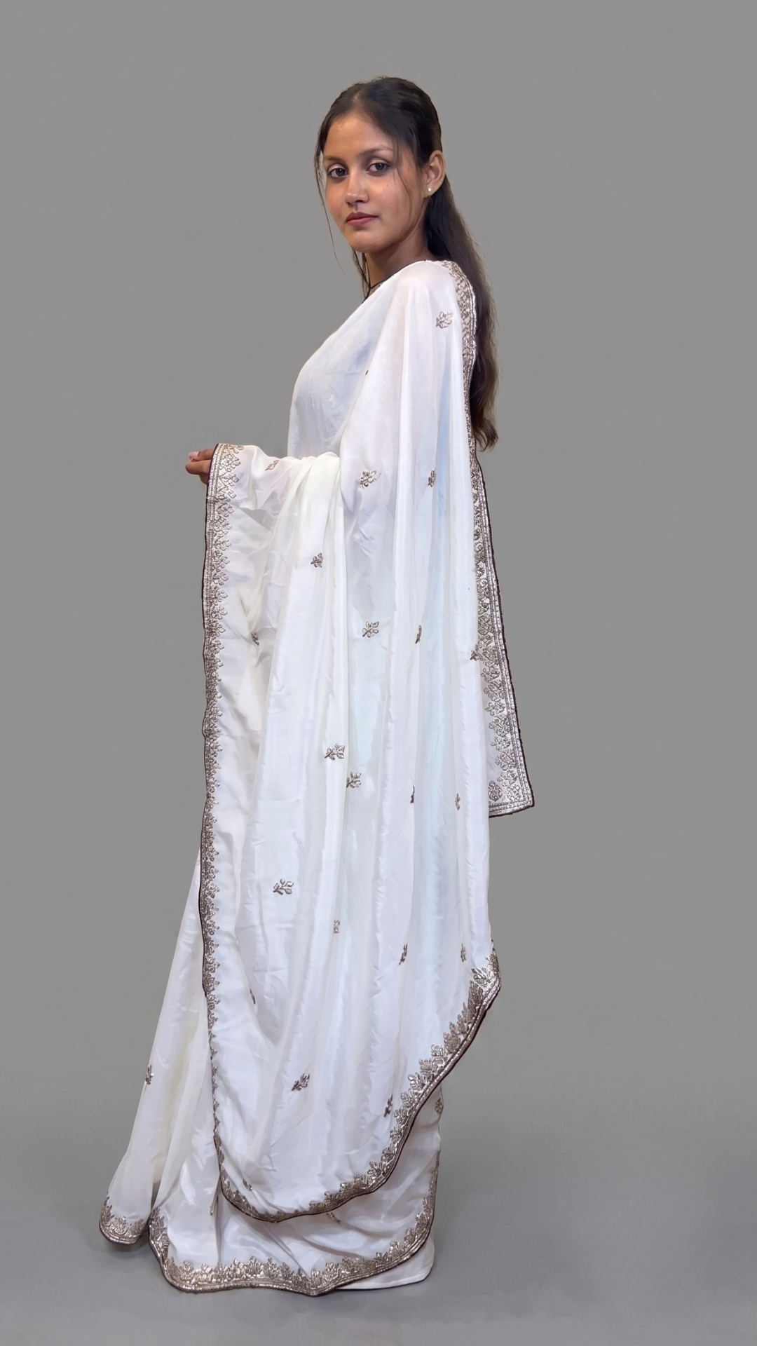 Banarashe Elegant White Georgette Saree with Delicate Zari Border