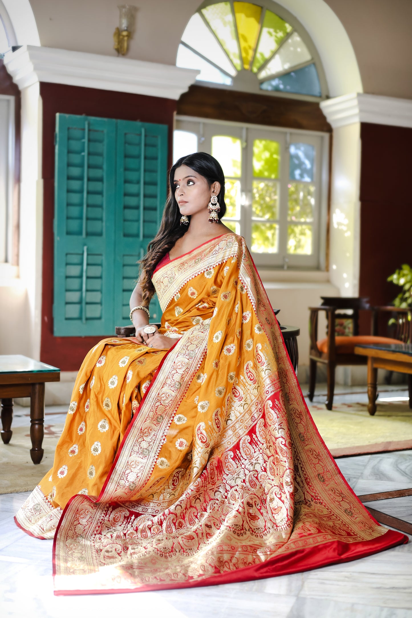 Golden Grace – Pure Handloom Banarasi Zari Saree