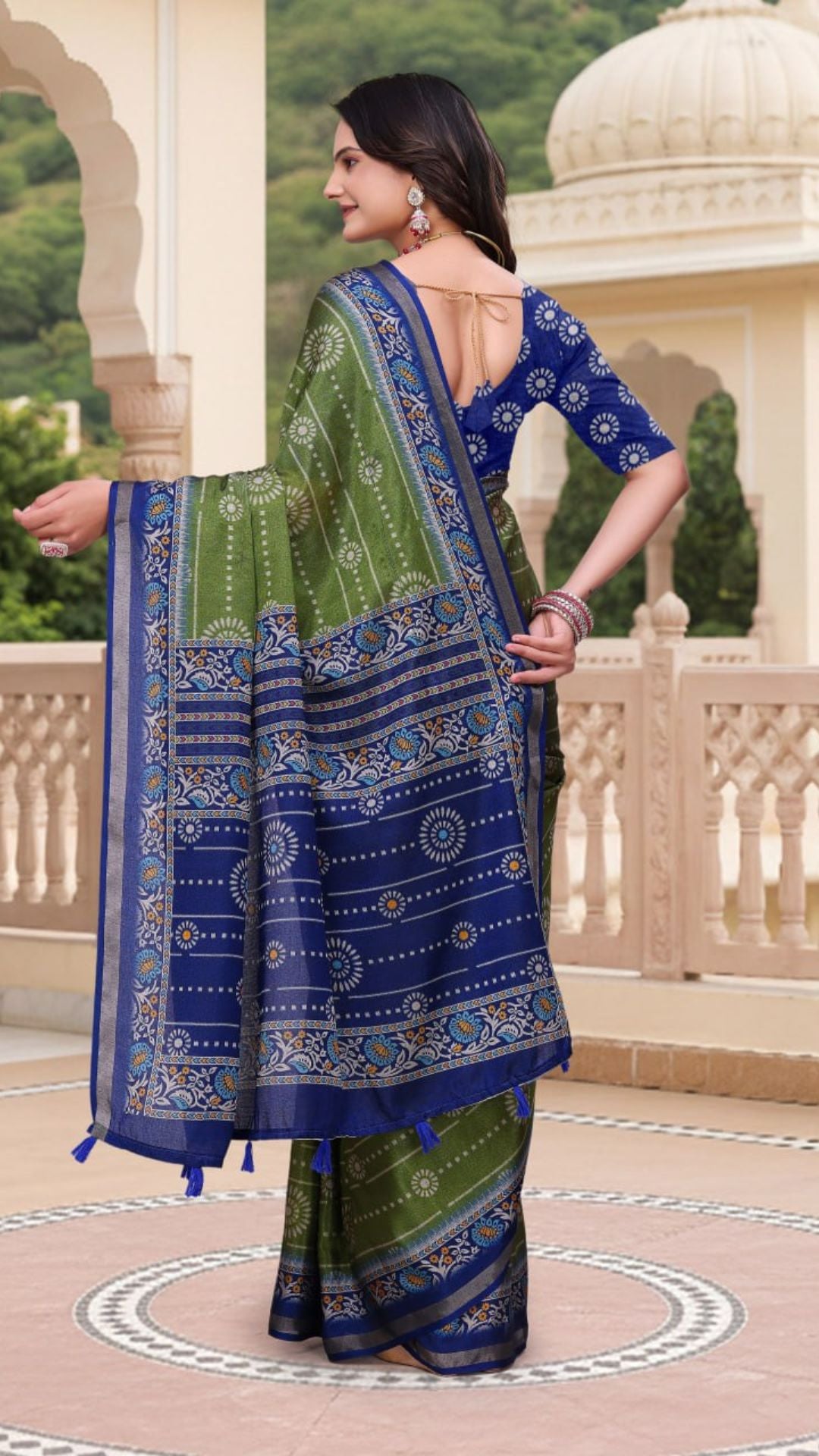 Elegant Green Mal Cotton Saree with Blue Designer Pallu & Woven Prints