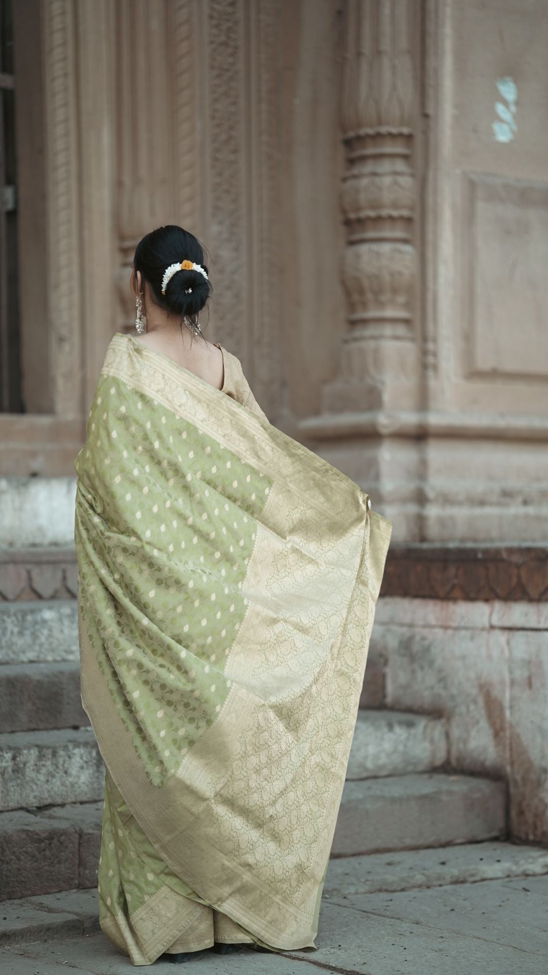 Banarashe Pure Silk Handloom Tanchoi Zari Booti Saree in Sage Green