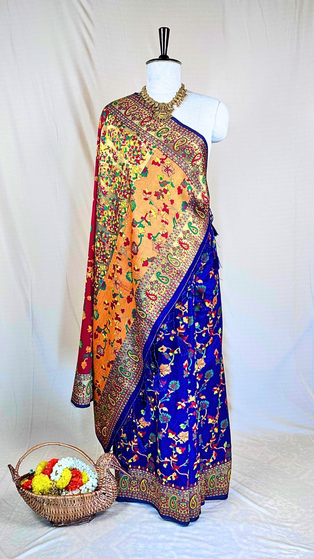 Elegant Floral Nevi Blue Meenakari Saree With Blause