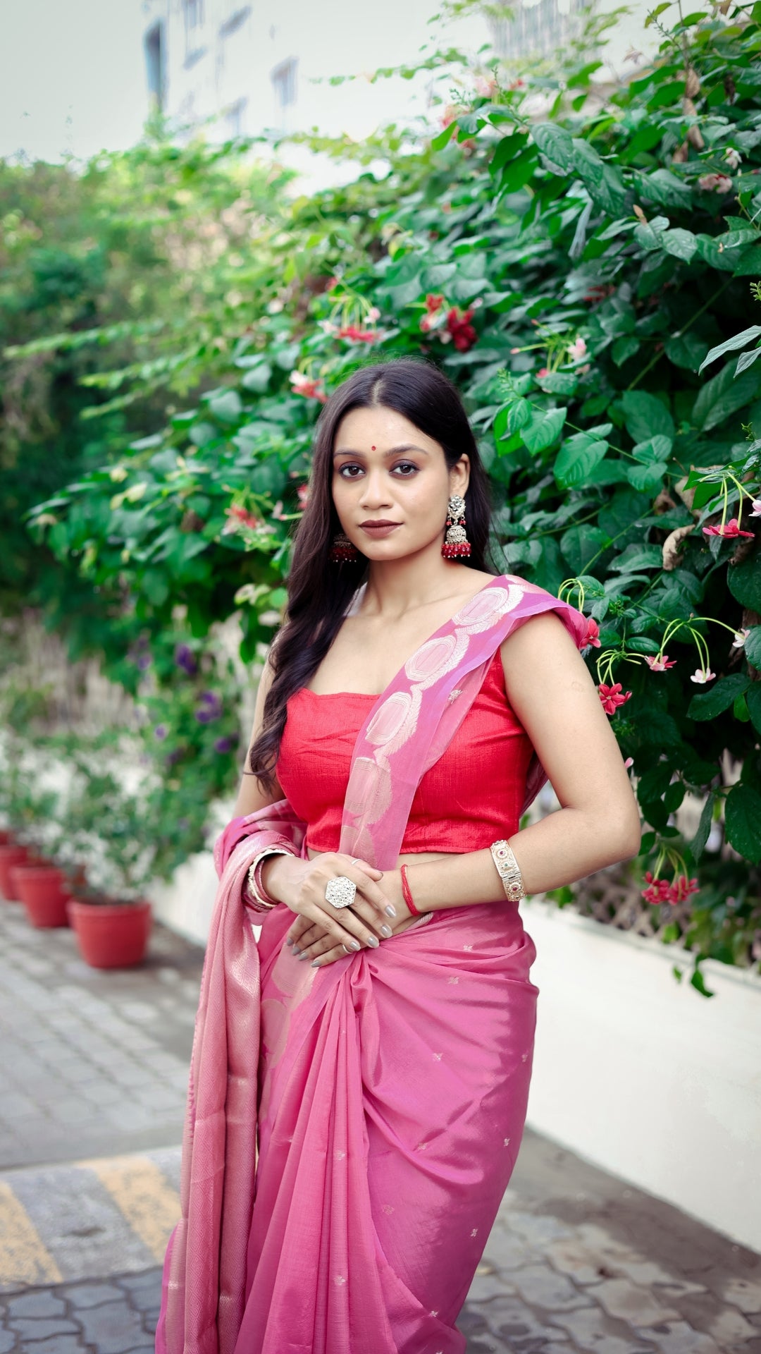 चमकदार गुलाबी कटन मशरू सिल्क साड़ी