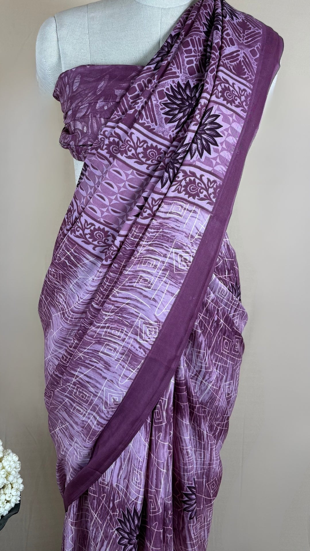 Elegant Lavender Georgette Saree with Abstract Floral Print & Matching Blouse Piece – Lightweight Daily & Party Wear Saree for Women