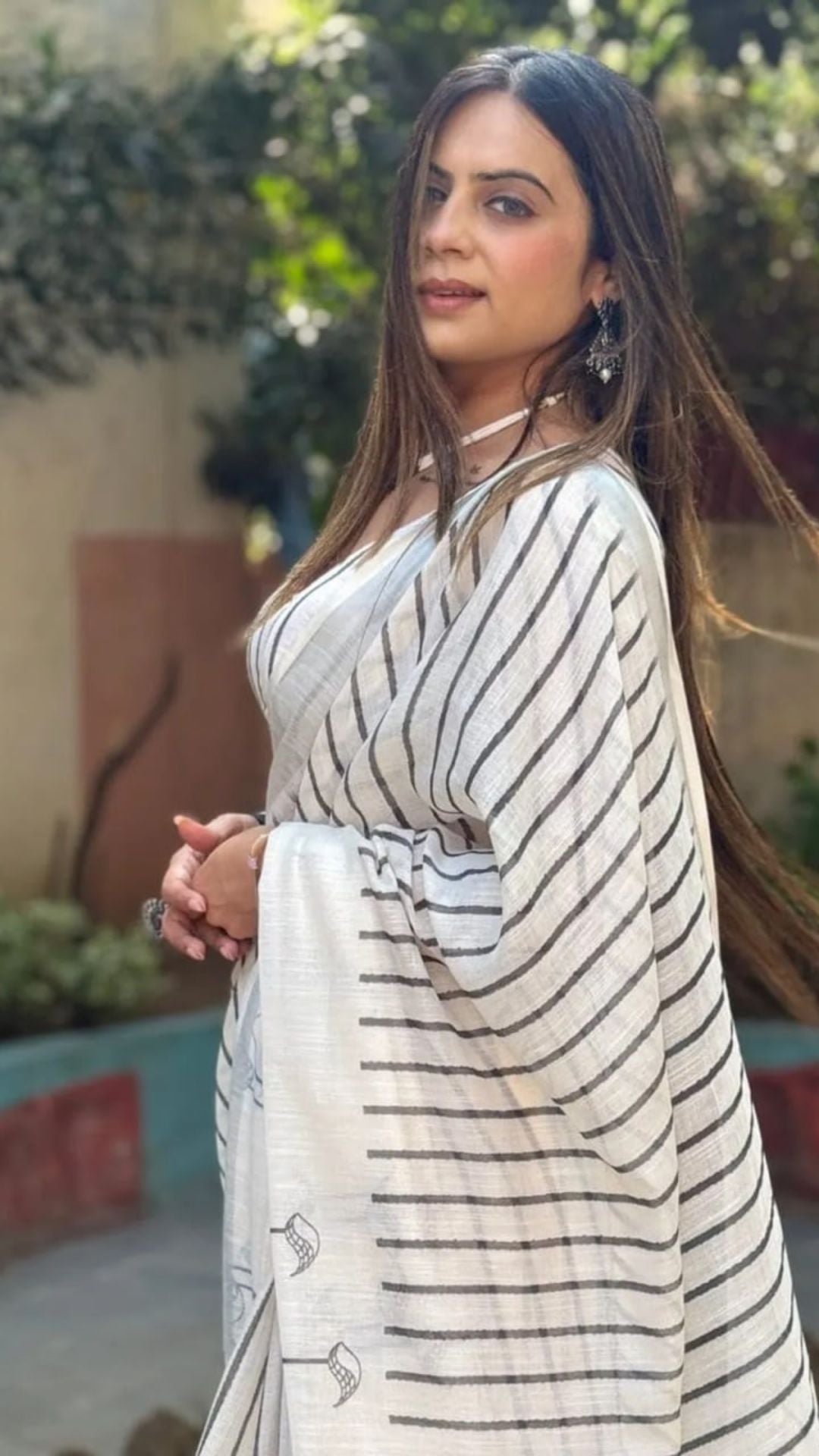 Off-White & Black Bird Print Linen Saree – Silver Zari Edition