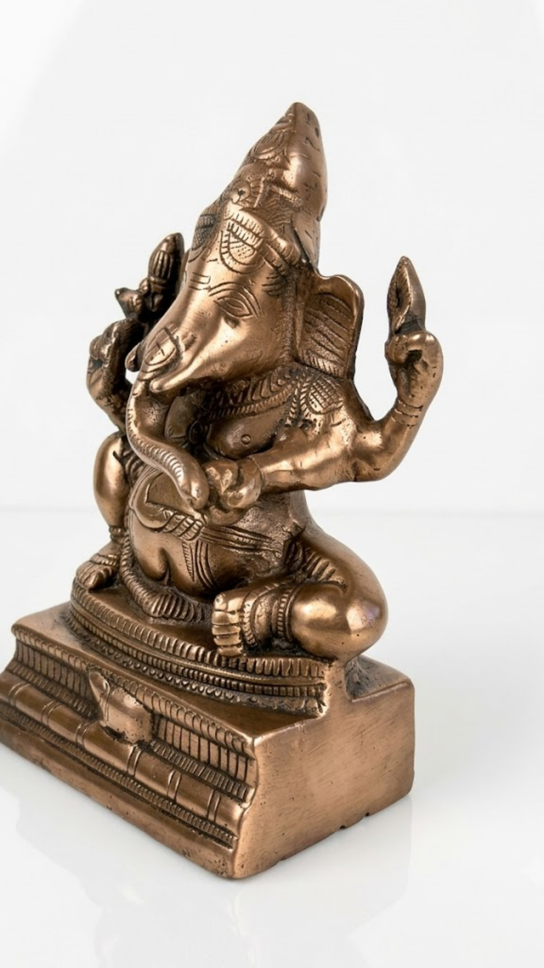 Antique Brass Lord Ganesha Idol – Traditional Ganesh Statue for Pooja & Home Decor