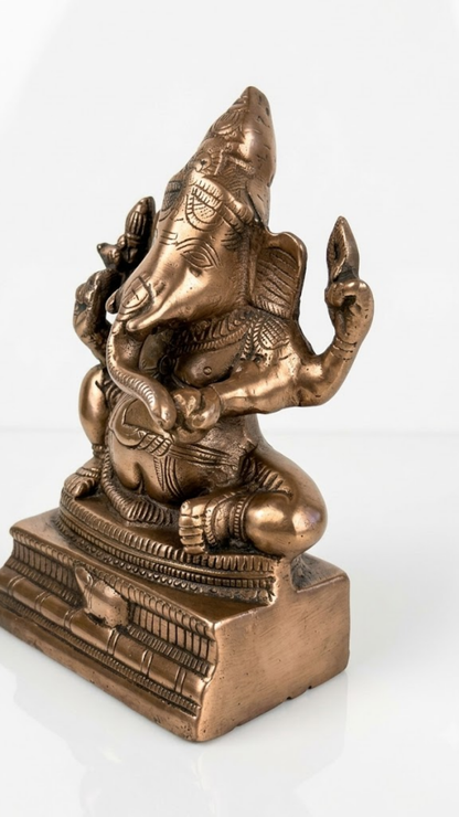 Antique Brass Lord Ganesha Idol – Traditional Ganesh Statue for Pooja & Home Decor