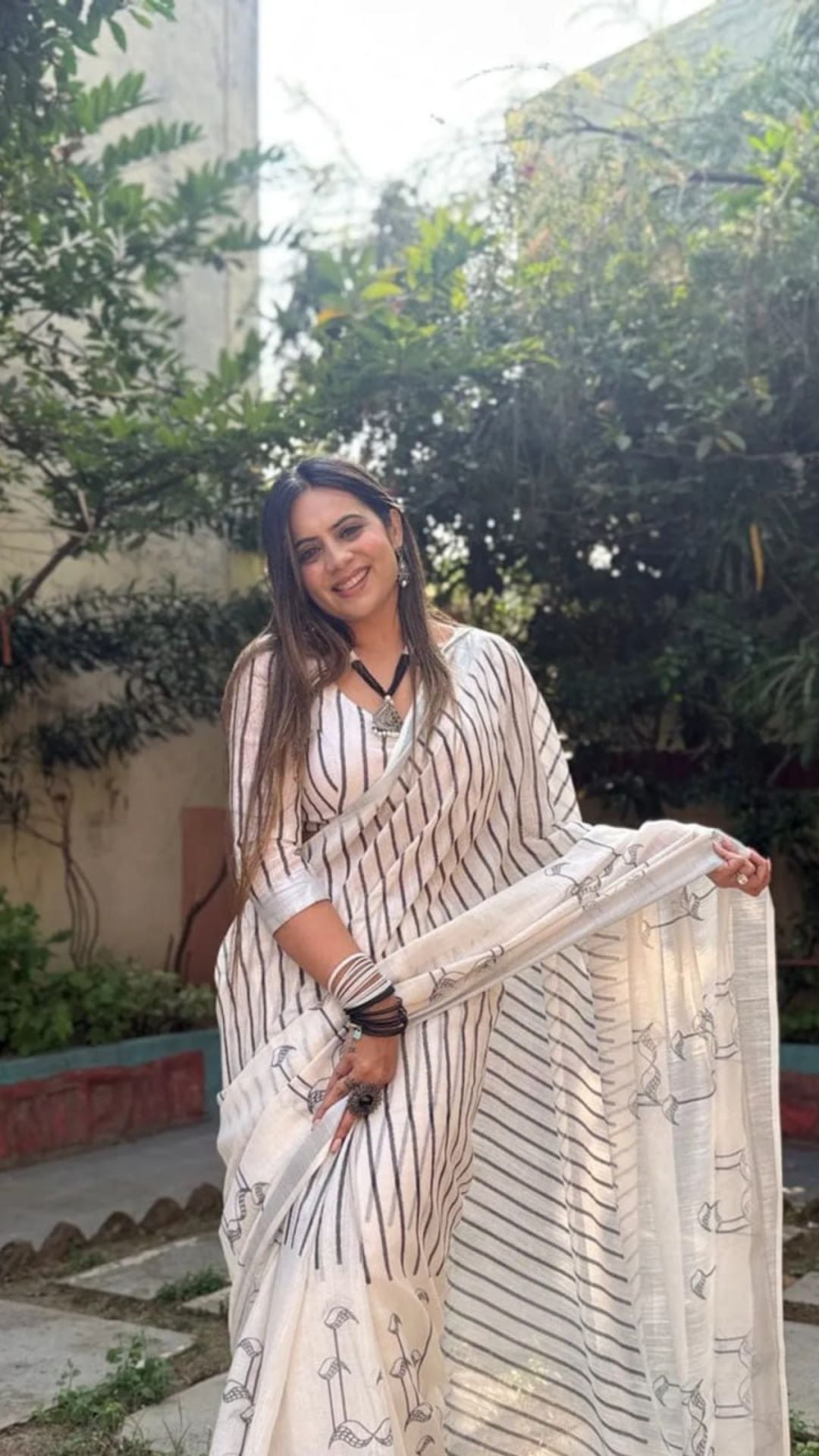 Off-White & Black Bird Print Linen Saree – Silver Zari Edition