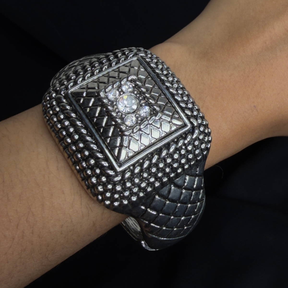  Oxidised Statement Kada  make a discreption