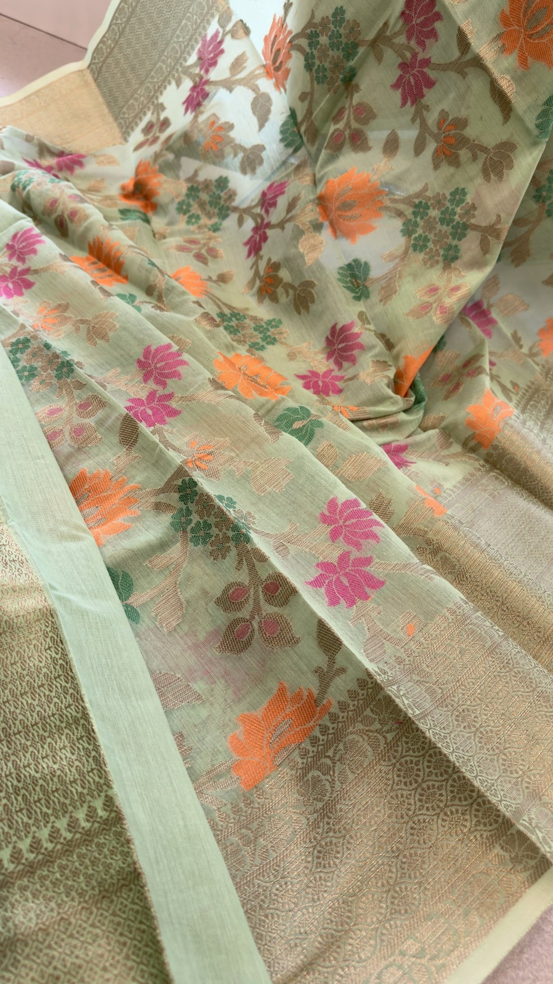 Meenakari Organza Banarasi Pista Green