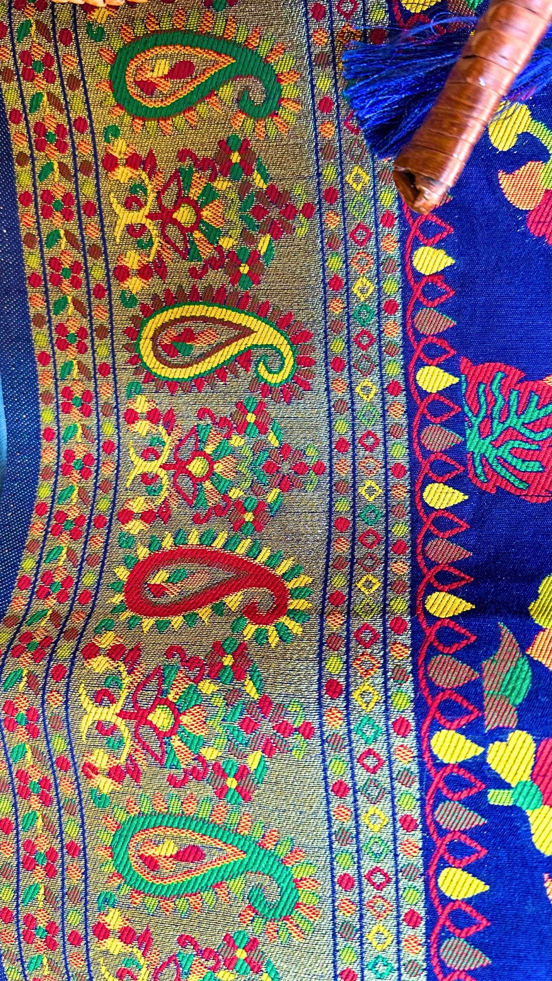 Elegant Floral Nevi Blue Meenakari Saree With Blause