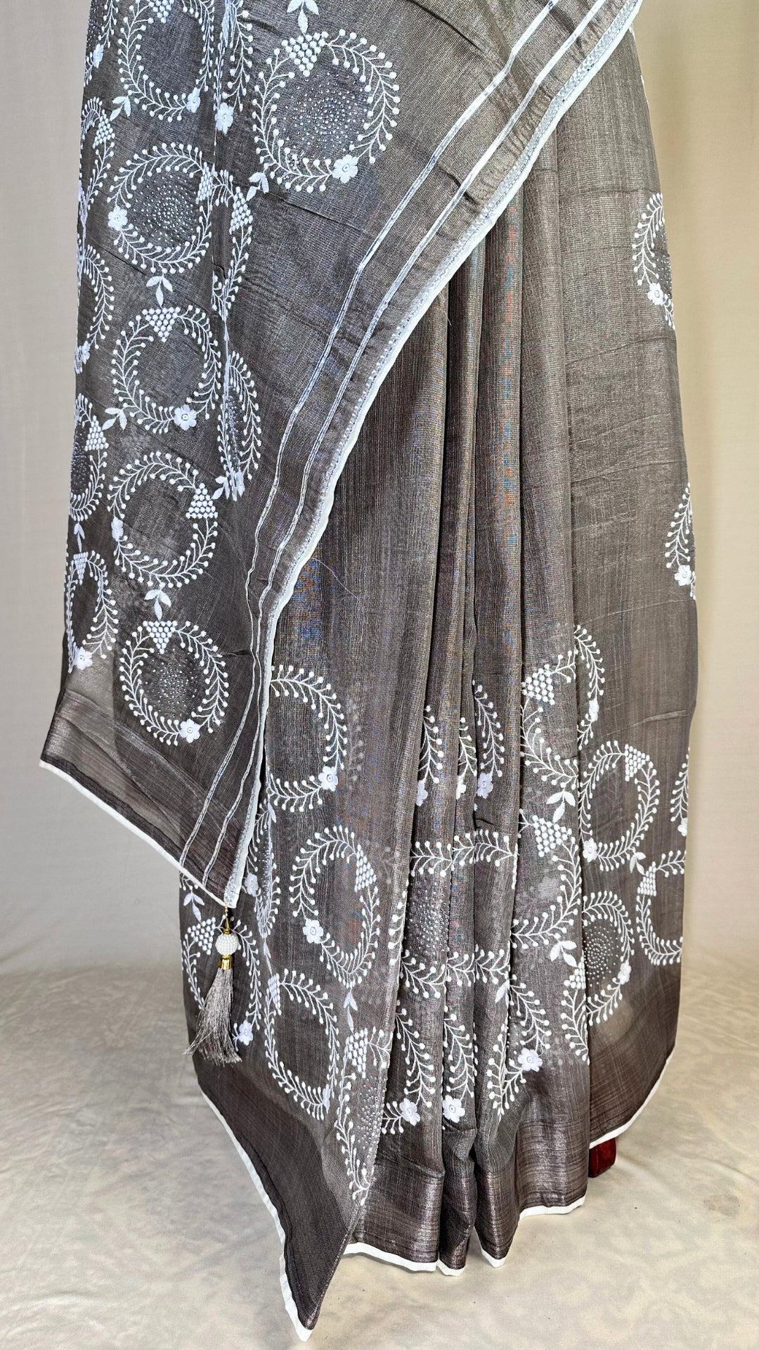 Elegant grey tissue Saree with Embroidery border& Floral Motifs,