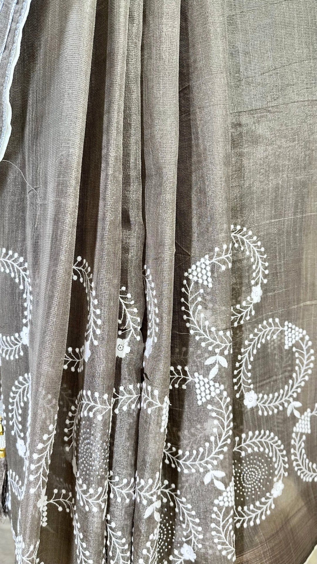 Elegant grey tissue Saree with Embroidery border& Floral Motifs,