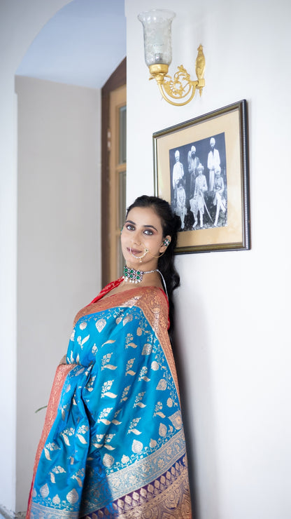 Blue Kanjivaram Silk Saree with Dual-Tone Copper Zari Weave