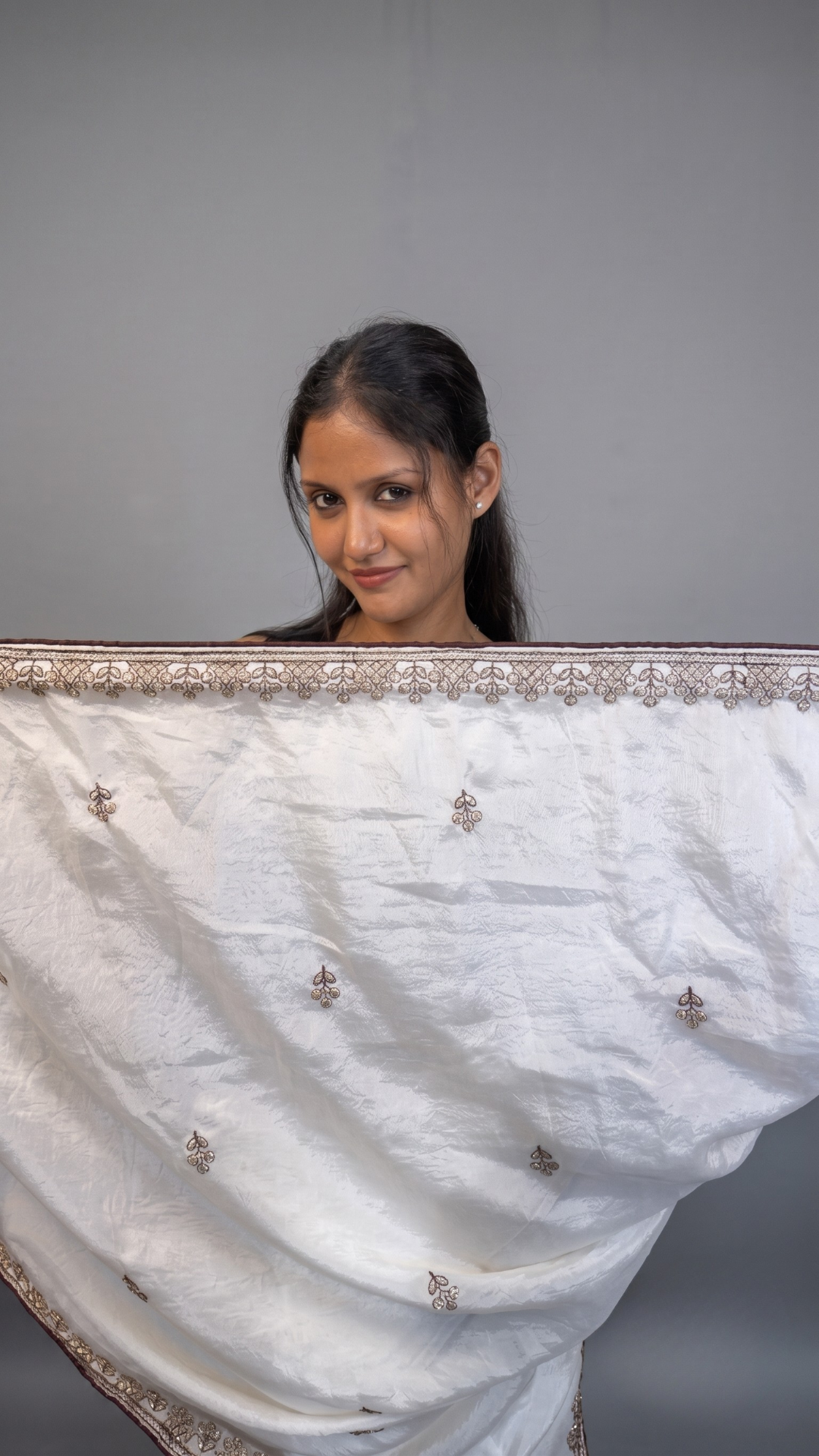 Banarashe Elegant White Georgette Saree with Delicate Zari Border