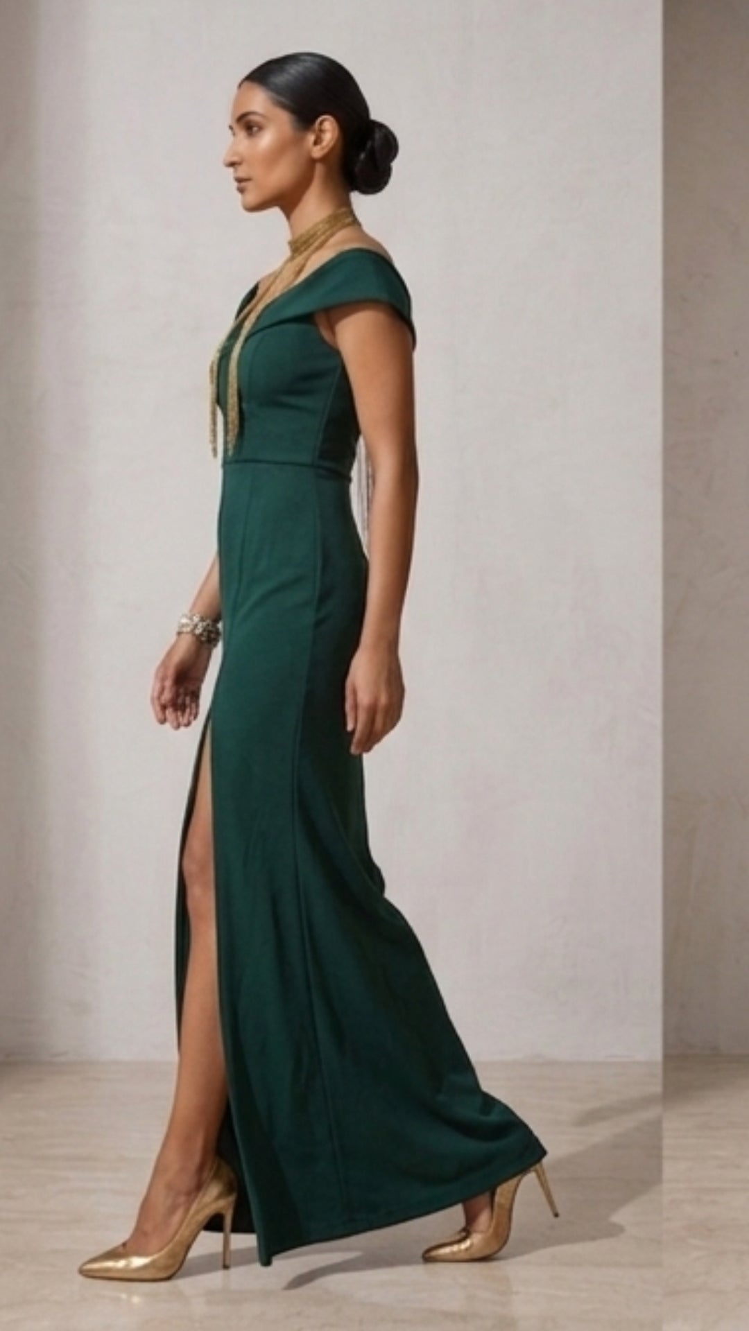 Women's Elegant High-Slit Maxi Dress - Emerald Green