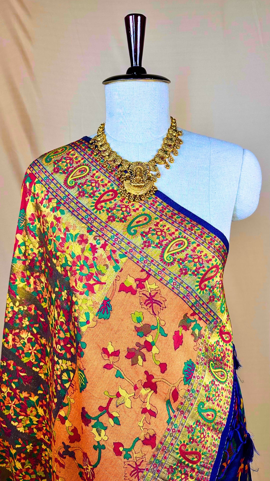 Elegant Floral Nevi Blue Meenakari Saree With Blause
