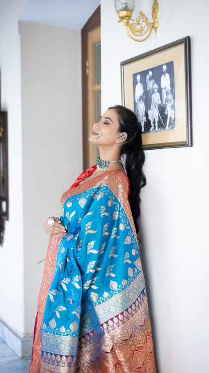 Blue Kanjivaram Silk Saree with Dual-Tone Copper Zari Weave