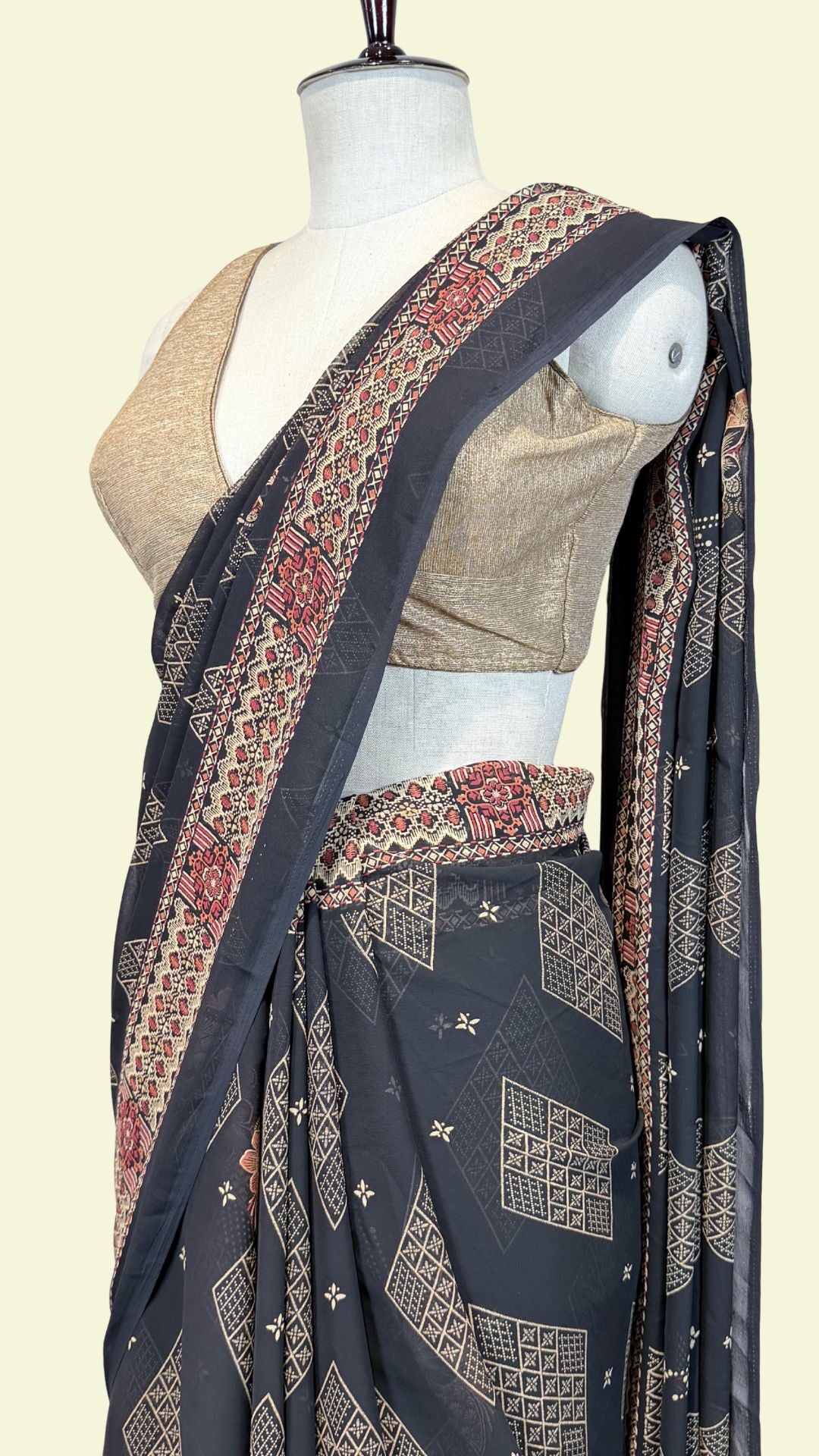 Black Geometric Printed Synthetic Saree
