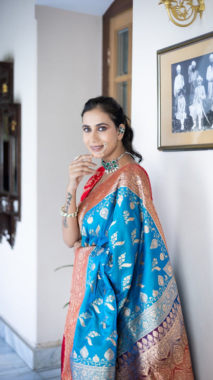 Blue Kanjivaram Silk Saree with Dual-Tone Copper Zari Weave