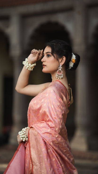 Pure Silk Handloom Tanchoi Booti Saree – Pink with Golden Zari Border