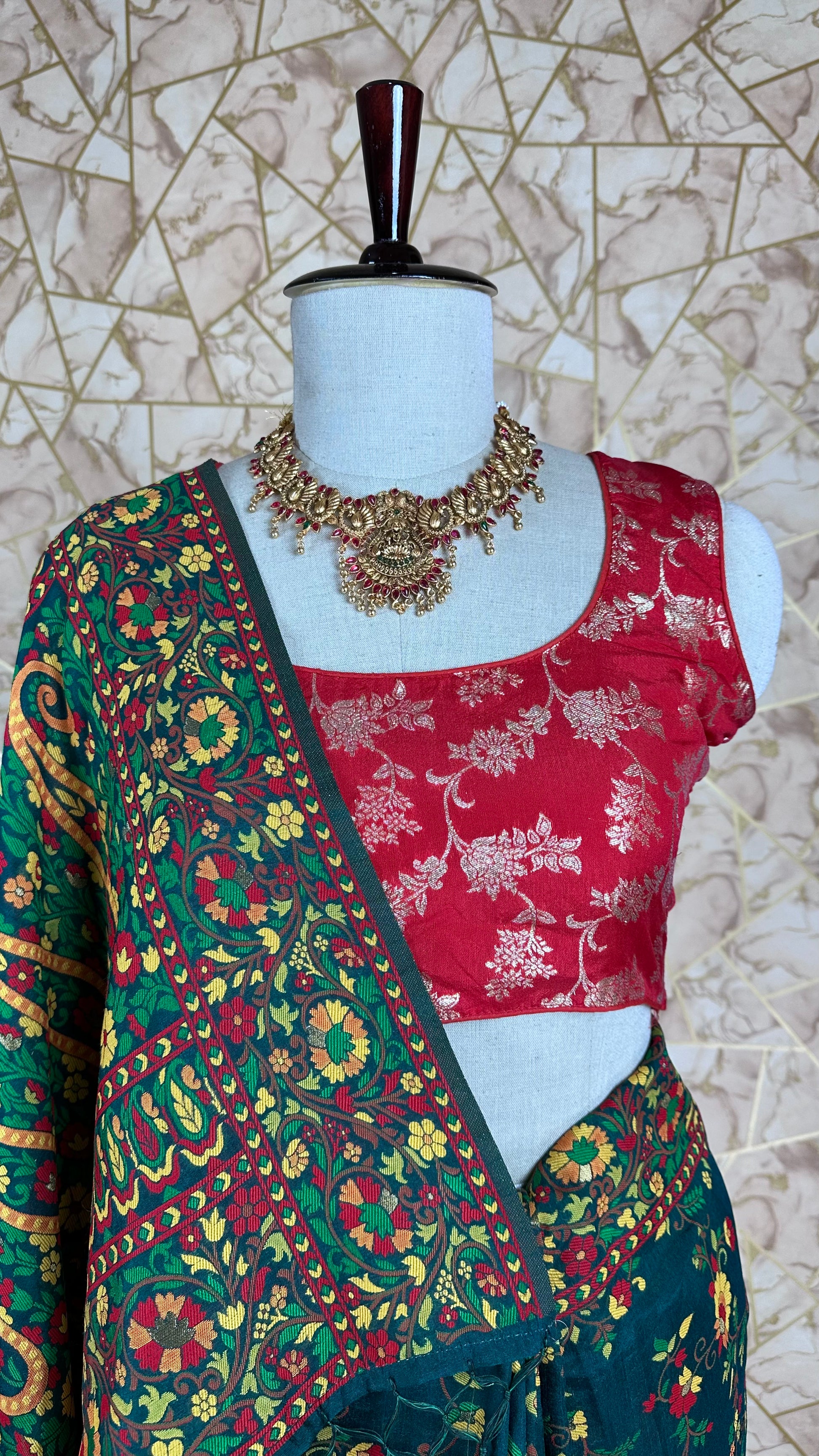 Elegant Green Floral Meenakari Saree With Blause piece for Festival Wear,