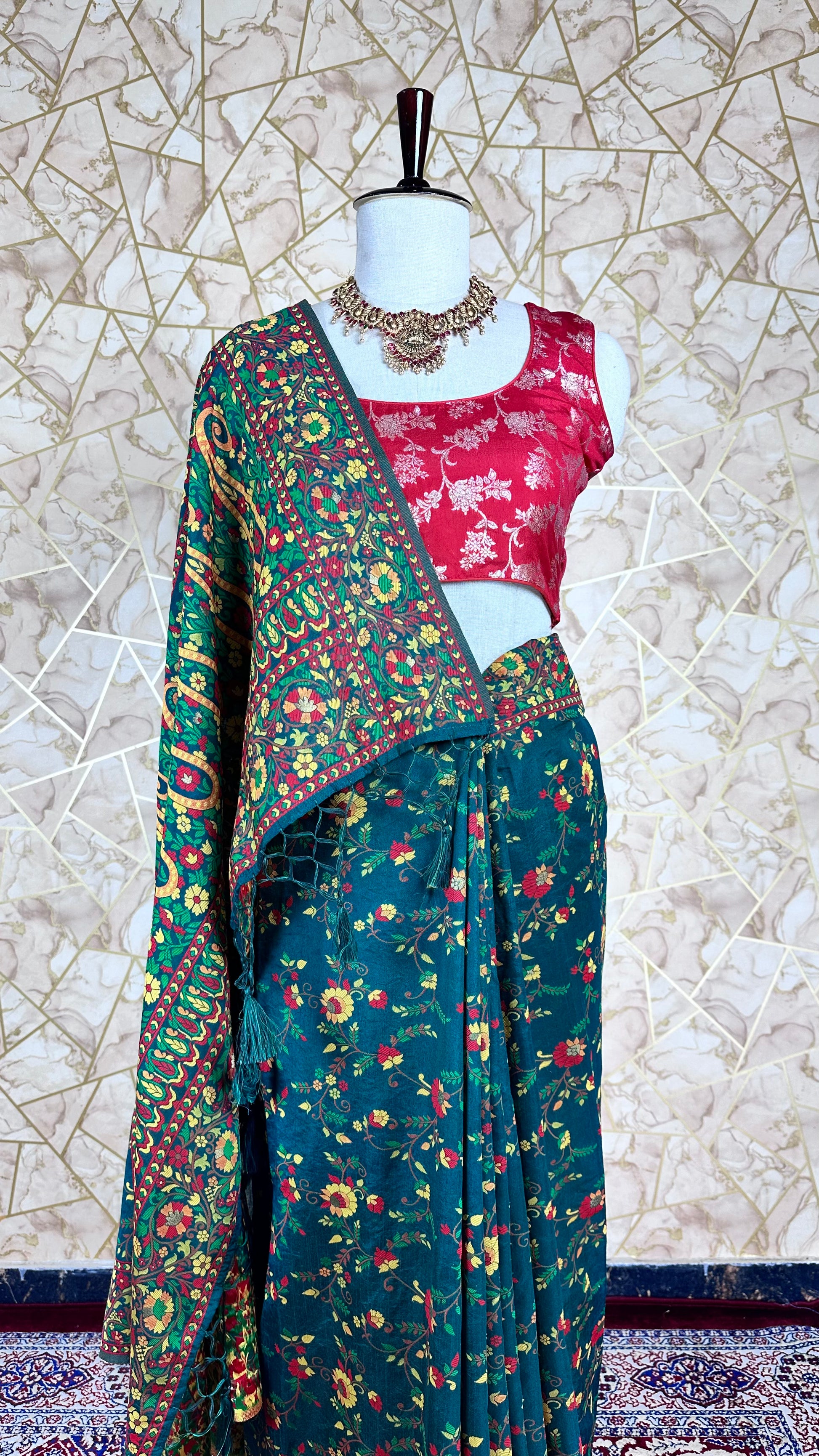 Elegant Green Floral Meenakari Saree With Blause piece for Festival Wear,