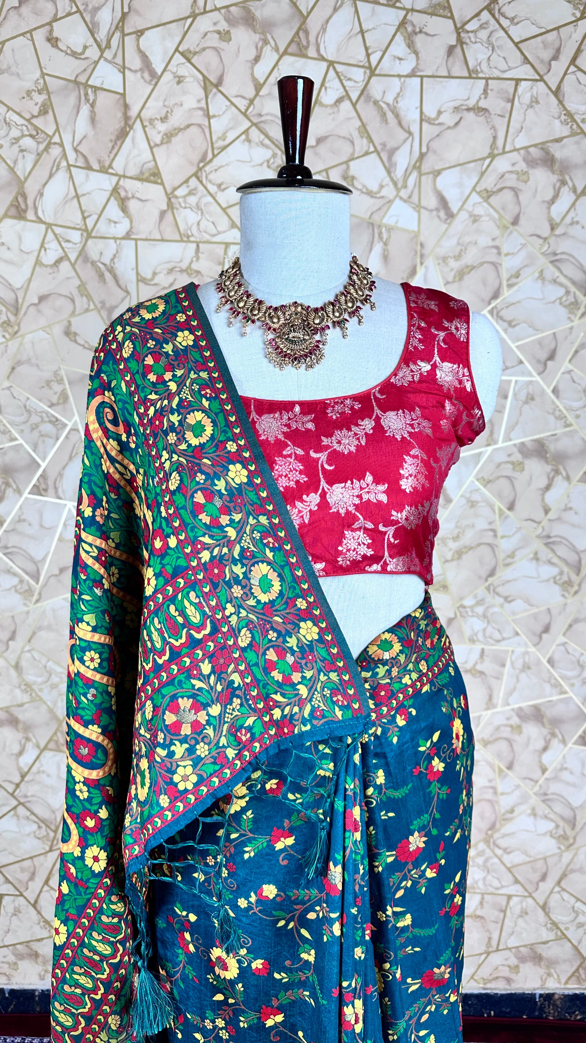 Elegant Green Floral Meenakari Saree With Blause piece for Festival Wear,
