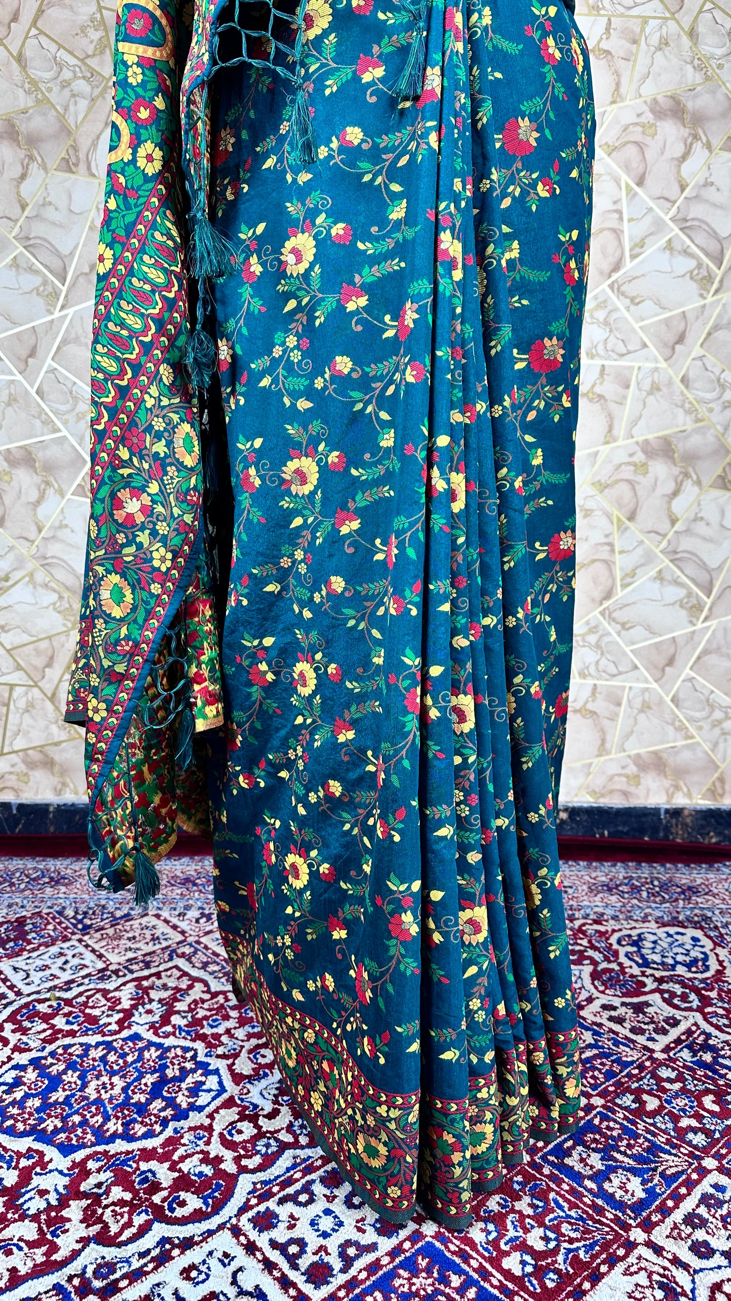 Elegant Green Floral Meenakari Saree With Blause piece for Festival Wear,
