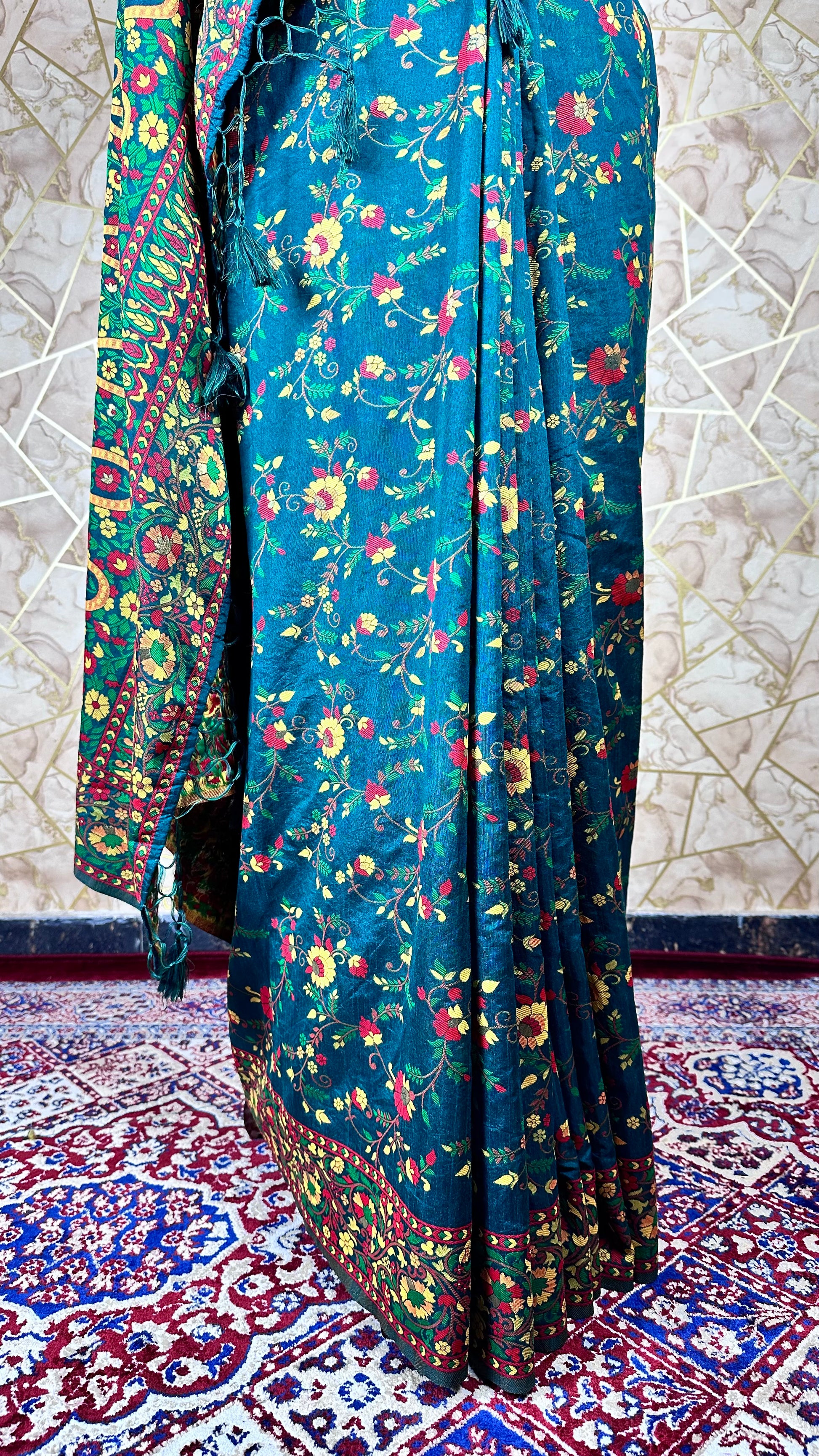 Elegant Green Floral Meenakari Saree With Blause piece for Festival Wear,
