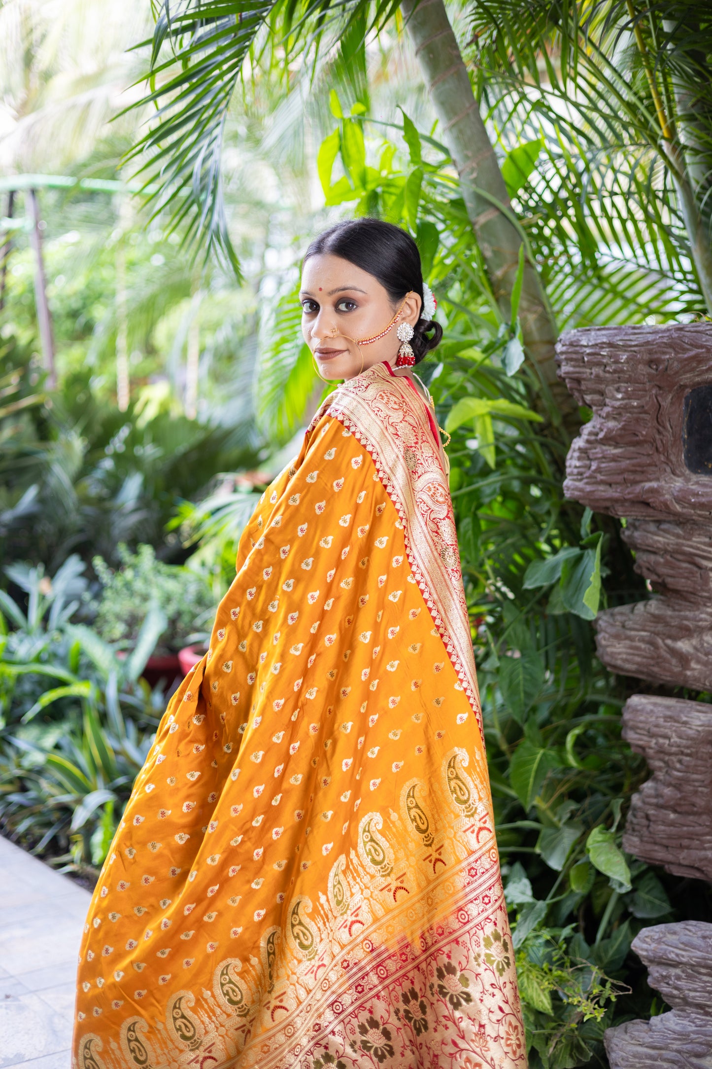 Regal Meenakari Elegance – Pure Handloom Banarasi Saree