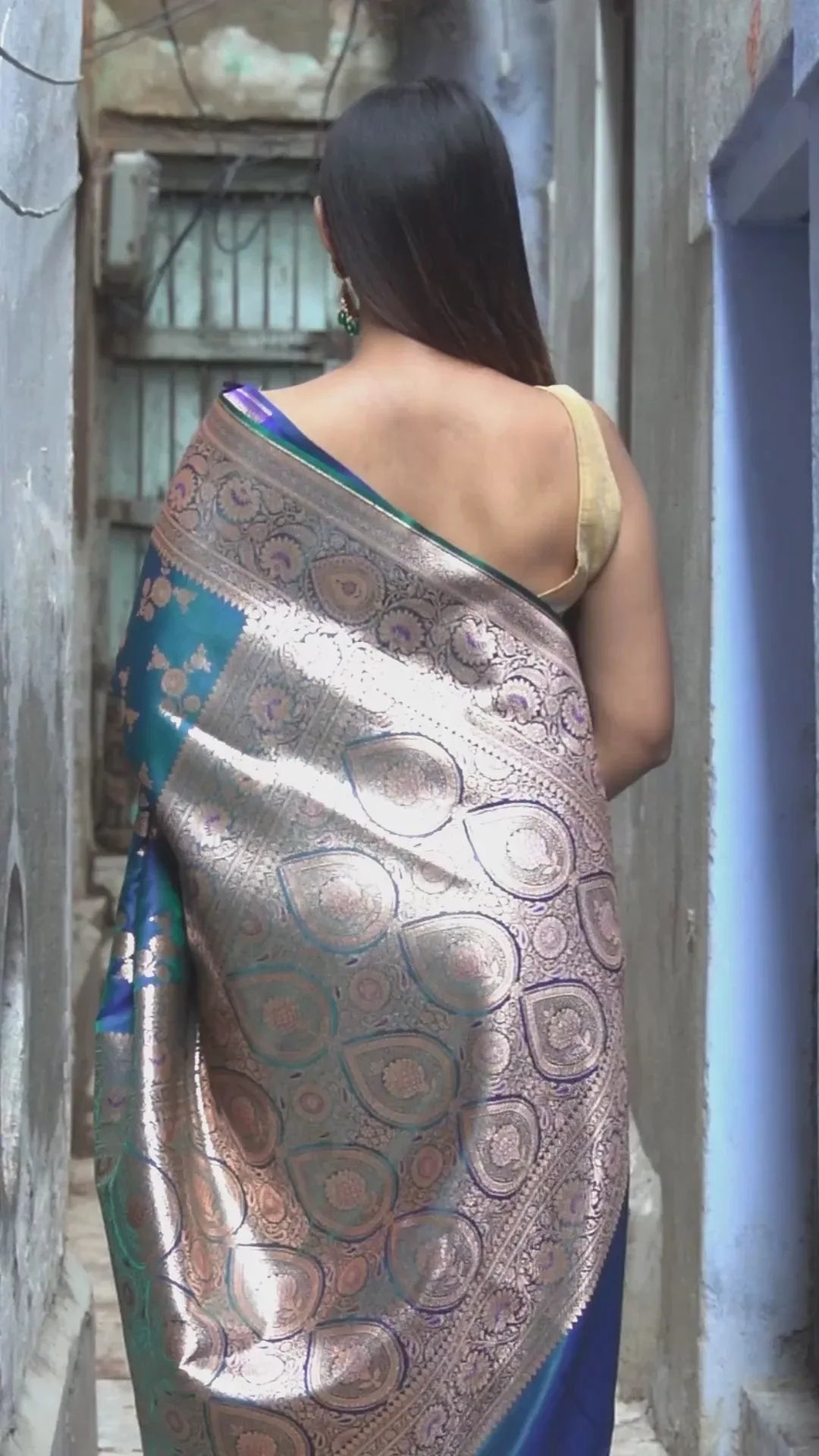 Blue Majesty – Banarasi Saree with Zari Pattern Work - Baranashe - Blue Majesty – Banarasi Saree with Zari Pattern Work